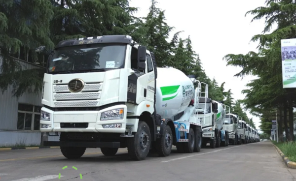 【發(fā)車新聞】看！TA們列隊(duì)成行，趕上春夏交接的“末班車”！