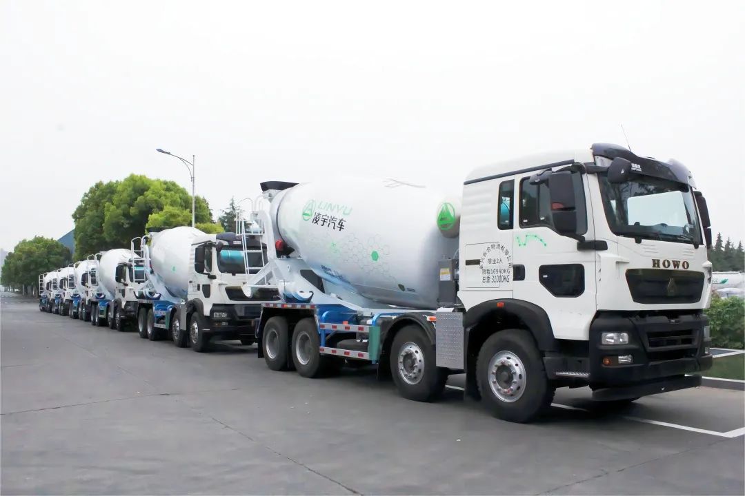 繁花似錦春暖陽，凌宇攪拌發(fā)車忙！