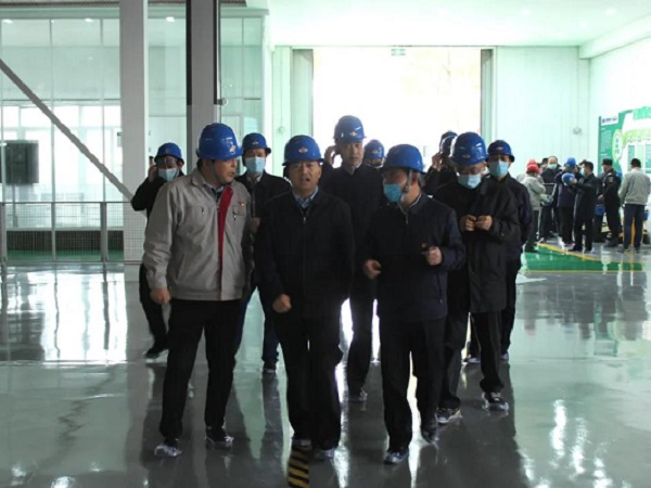 西安市人大常委會(huì)黨組書(shū)記、主任胡潤(rùn)澤為中集凌宇高端制造點(diǎn)贊