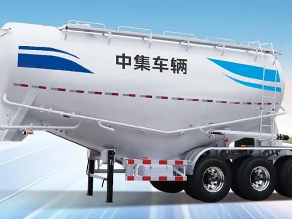 水泥罐車(chē)在狹窄路段倒車(chē)時(shí)的后視技巧