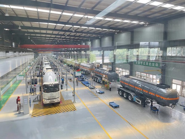 堅(jiān)守一線戰(zhàn)高溫，齊心協(xié)力保生產(chǎn)